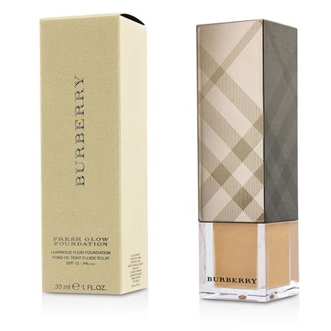 Burberry Honey No. 32 Fresh Glow Luminous Fluid Foundation